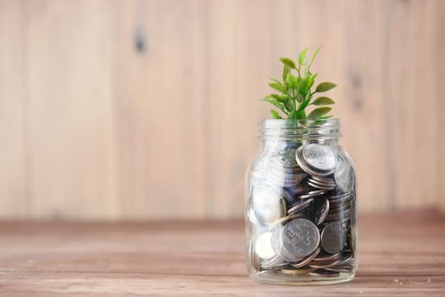 investment money in a jar of beginner real estate investor